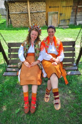 dress Hutsuls clothes